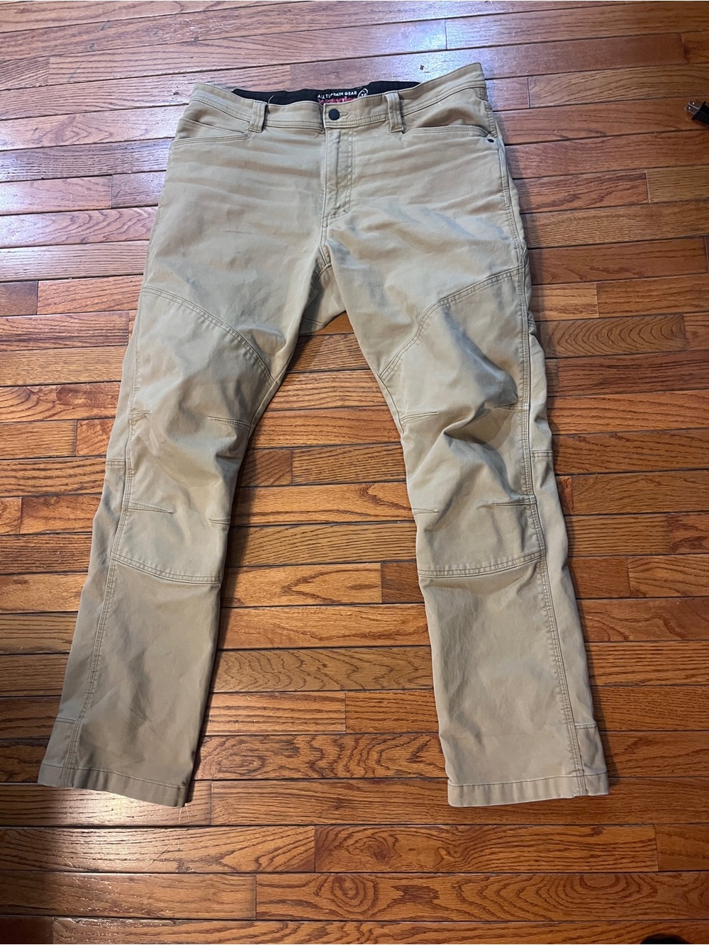 Men's Wrangler All Terrain Gear ATG Reinforced Knee Outdoor Work Pants 34x32